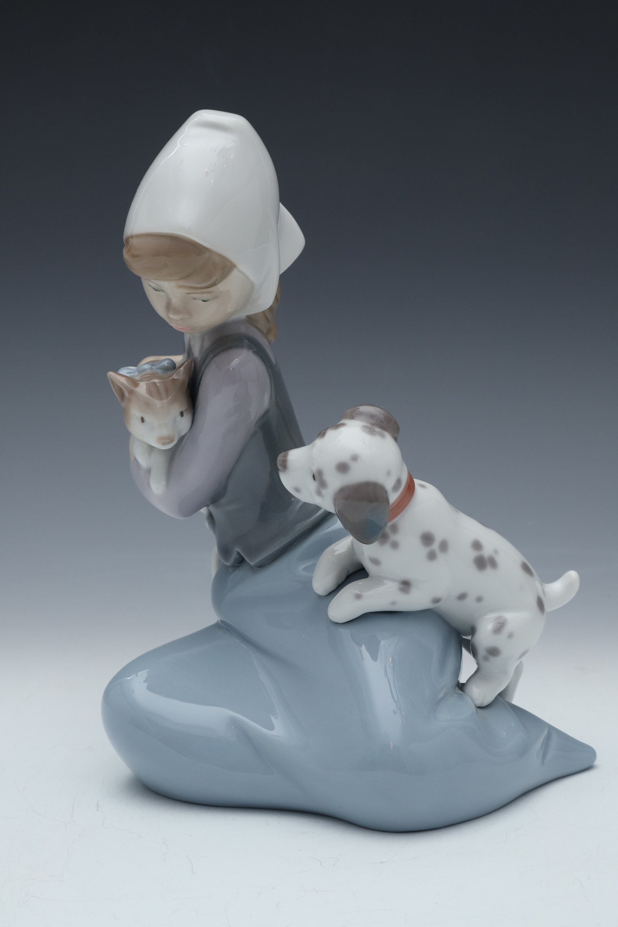 リヤドロ LLADRO 5032 少女と猫と犬 Little Friskies リヤドロ LLADRO No 5032 少女と猫と犬 Little Friskies スペイン製