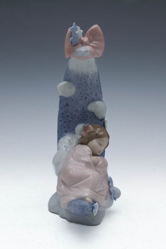 Lladro Heavens Lullaby Young Girl Sleeping on Crescent Moon 6583