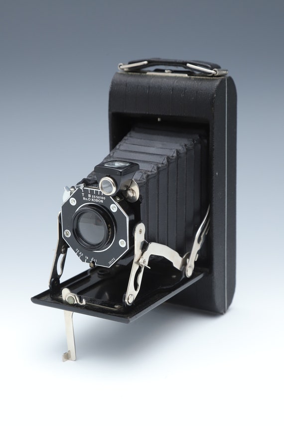 洋書 SELPService Number17F/W2002 Kodak Junior Six-20 Folding Camera With Kodak Doublet Lens Vintage