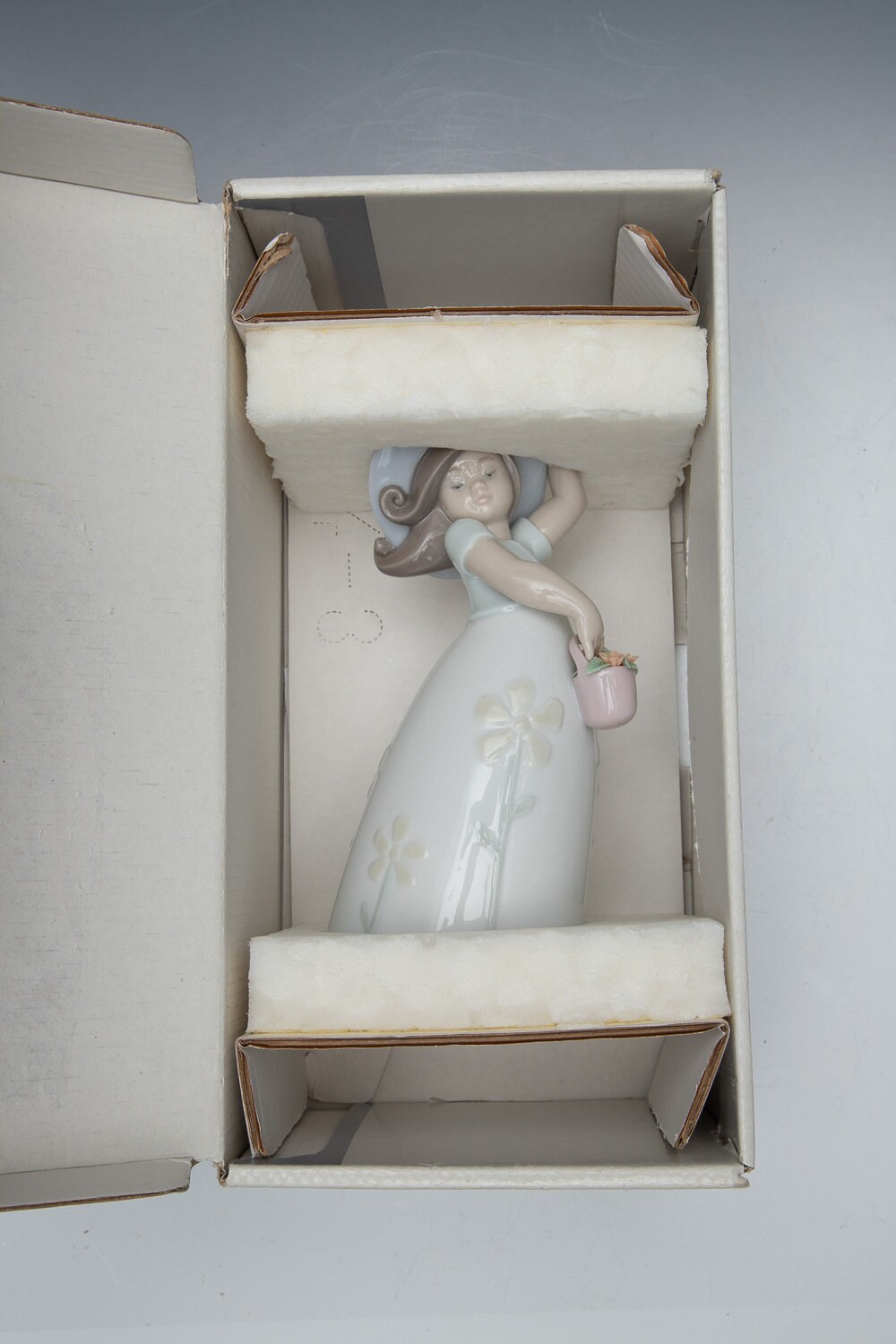 Lladro Little Daisy Girl With Flowers 8041 With Box - Etsy