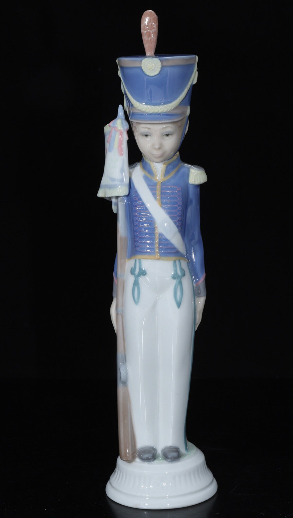 Lladro Soldier With Flag 1165 Soldier in White Stands 12 Inches Tall With Gun by His Side Etsy