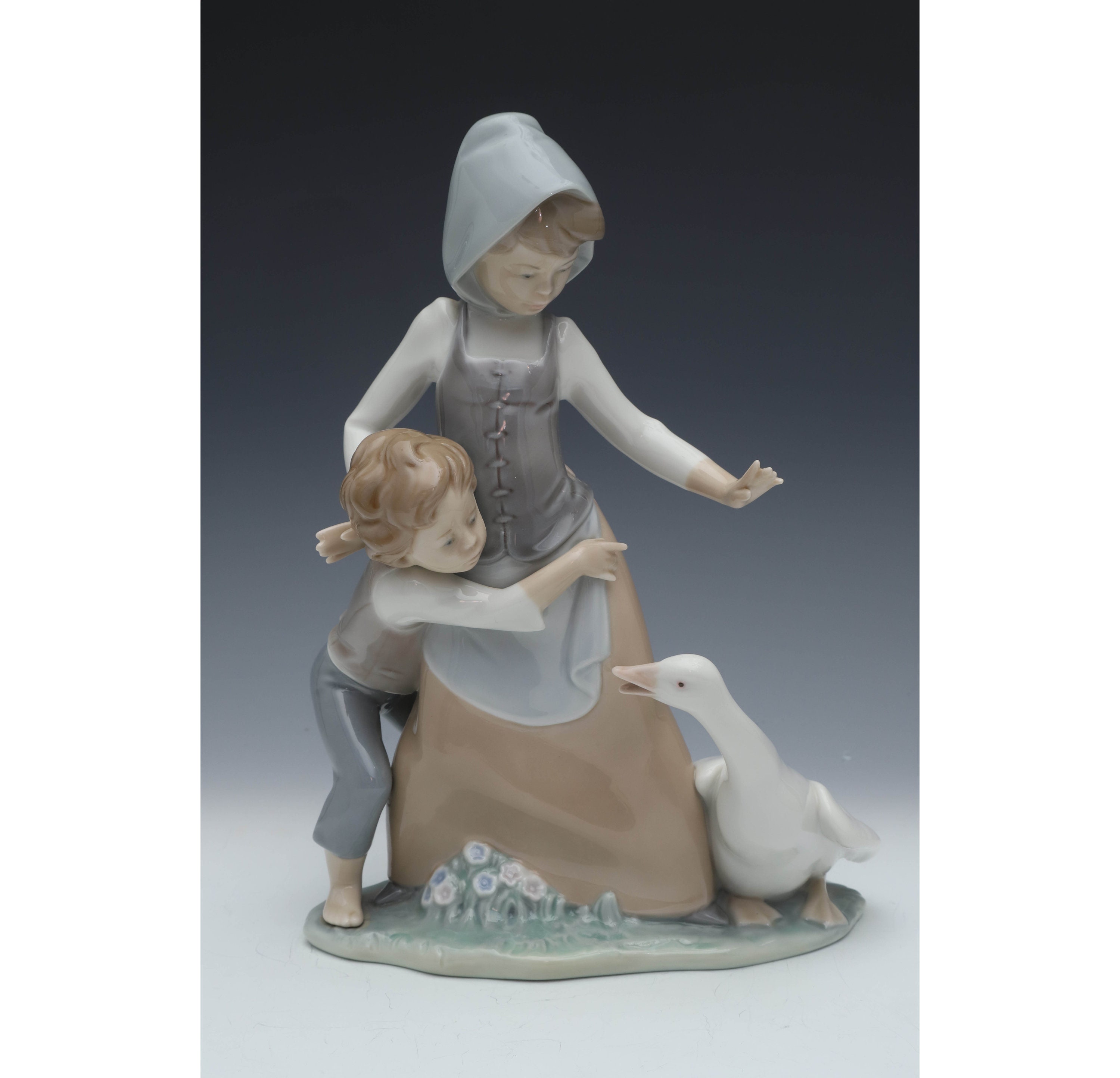 Sold at Auction: Retired Lladro Boy & Girl Porcelain Figurine 2173