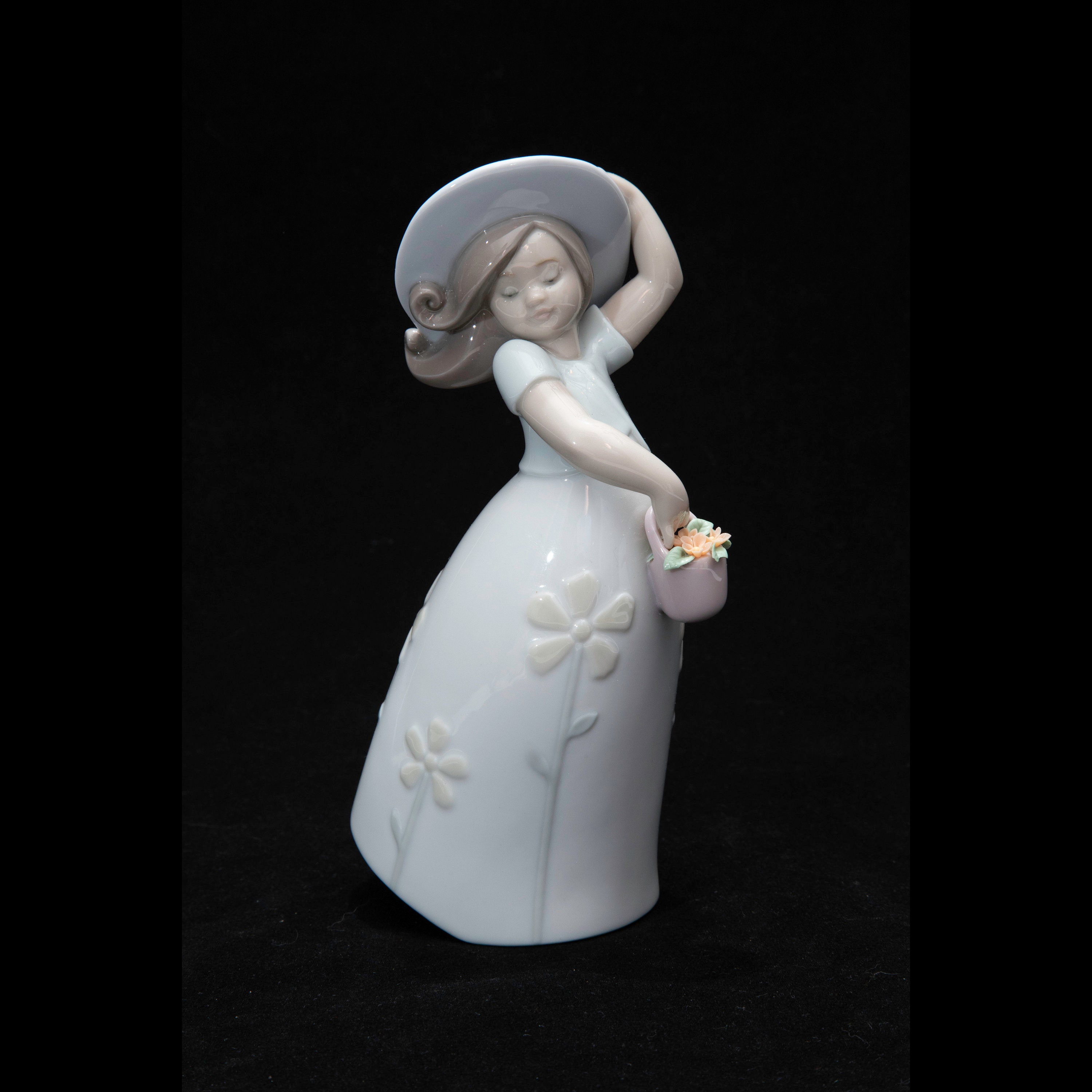 Lladro Little Daisy Girl With Flowers 8041 With Box - Etsy