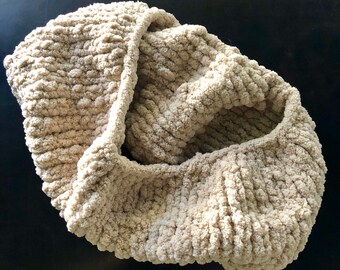 Chunky Knit Cowl//Super Bulky Beige