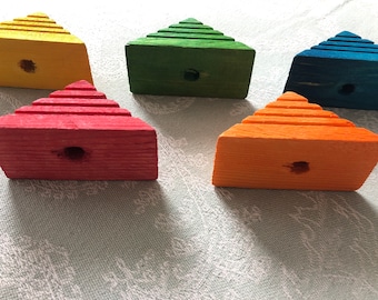 Kiln-dried Pine Wood Chew Toy – Triangle Blocks for Small Pets (5-Pack)