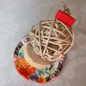 Chinnie Pudding - Giocattolo da lancio a terra per cincillà/ratto/degu/coniglio/porcellino d&#39;India/criceto, vite, yucca e balsa