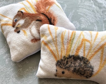 Large Autumnal Chin Rest Pillow Buddy Squirrel Hedgehog - All Anti-pill Fleece Chinchilla / Rat / Degu / Rabbit / Guinea Pig Cage Accessory
