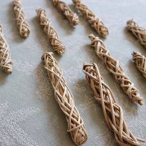 Natural Vine Twisties (confezioni da 10) - twists - Giocattolo da masticare per cincillà/ratto/degu/coniglio/porcellino d&#39;India/scoiattolo/criceto, accessori per gabbie, giocattolo da lancio