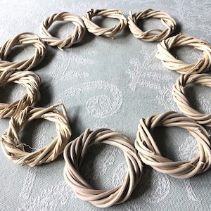 Piccoli giocattoli da masticare naturali da 2 pollici Grapevine Mini-Wreath (confezione da 10) - Giocattolo da masticare per cincillà/ratto/degu/coniglio/porcellino d&#39;India/criceto