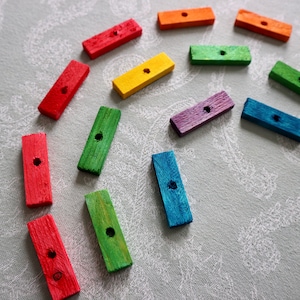 Mini Rainbow Bites (confezione da 15) - Giocattolo da masticare per cincillà/ratto/degu/coniglio/porcellino d&#39;India/scoiattolo/criceto, accessori per gabbie, giocattolo da lancio