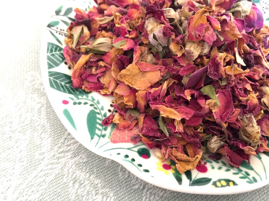 A closer look at Dried Flower Petals Guinea Pigs