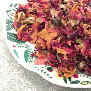 Dried red rose buds and petals (12 g./.42oz.) - Chinchilla/Rat/Degu/Rabbit/Guinea Pig Treats