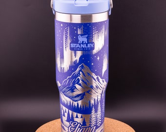 Vaso grabado Stanley de 30 oz / Vaso con pajita abatible IceFlow / Vaso personalizado / Montañas, Aurora Boreal, Luces del Norte