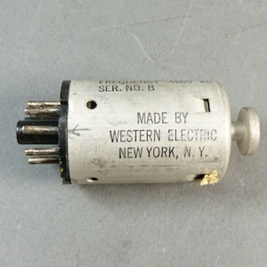 US Army Signal Corps Western Electric DC-8-K 4600 kC Ham Radio Crystal Unit