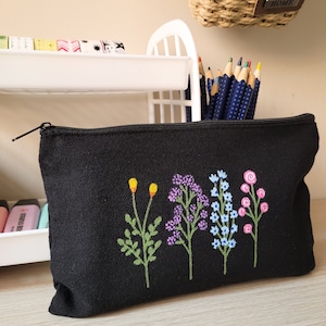 schwarzes Blumen-Federmäppchen, handbemaltes Stoff-Federmäppchen, Mehrzweck-Federmäppchen, Blumen-Schulmäppchen, Reißverschluss-Stoff-Federmäppchen, Kulturbeutel