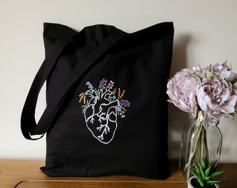 bolsa de tela corazon anatomico, tote bag de corazon con flores, bolsa de algodon de corazon humano, tote bag negra corazon minimalista