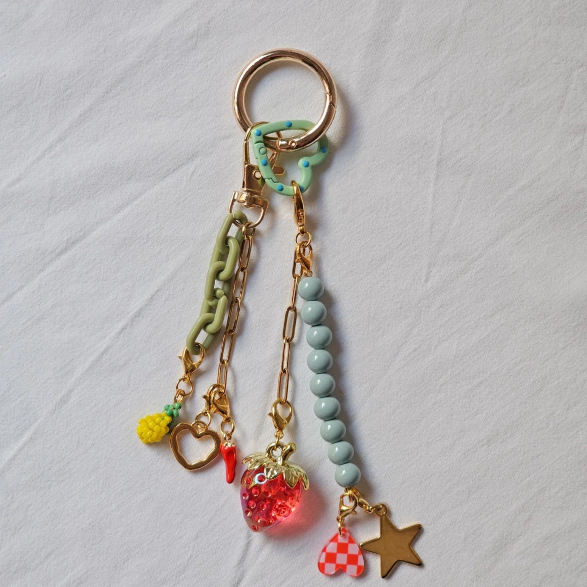 Tizee Set Di 2 Portachiavi A Forma Di Frutta, Ciondoli Per Borsa Kawaii, Fragola, Ciliegia E Limone, In Lega E Resina, Regalo Simpatico