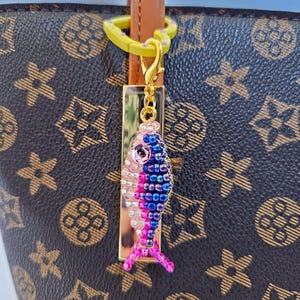 Ästhetischer Handtaschenanhänger, bunter Perlenfisch, trendiges Handtaschenaccessoire, niedlicher Taschenanhänger