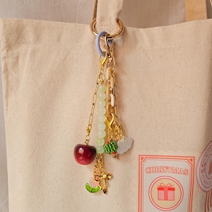 Schlüsselanhänger mit Kirschanhänger für die Handtasche, Olivenanhänger mit Perlen für die Tragetasche, süßes Taschenaccessoire, trendiges Geschenk für Mädchen