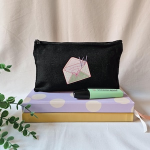 Astuccio nero con apertura superiore - Design preppy rosa e verde - Grazioso beauty case da viaggio in tela - Regalo di San Valentino per lei