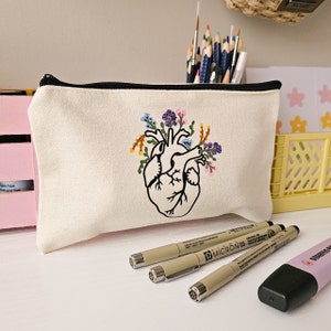 Anatomisches Herz Federmäppchen für Mädchen, Blumenherz Federmäppchen, Menschliches Herz Tragetasche, minimalistisches Herz Schminktäschchen