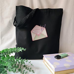 Bolsa Tote Negro con Sobre Abierto - Diseño Preppy Rosa y Verde - Regalo Bonito para San Valentín - Tote bag Aesthetic para el Día a Día