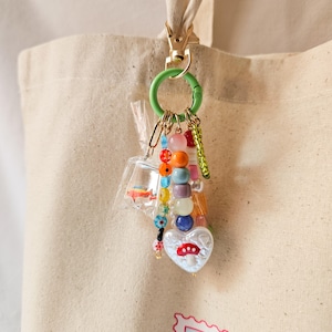 Fishercore Taschenanhänger, Fisch- und Tulpen-Schlüsselanhänger, naturästhetisches Accessoire, handgefertigter Rucksackanhänger, süßer Pilz-Schlüsselanhänger