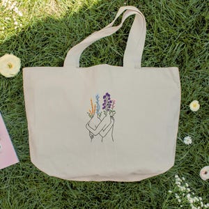 XL Strandtasche – Minimalistisches Design mit sich umarmenden Figuren und Blumen – Große Canvas-Tragetasche für Sommer, Pool oder Picknick