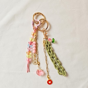 Pfirsichfarbener Schlüsselanhänger, Perlentaschenanhänger, süßes Taschenaccessoire, Brautjungferngeschenk, Valentinstagsgeschenk für Frauen