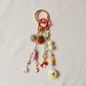 Himmlischer Taschenanhänger, Erdbeer- und Mond-Schlüsselanhänger, zauberhaftes Sonnen- und Zitronen-Accessoire, ästhetischer Pilz-Anhänger, verträumtes Mädchengeschenk