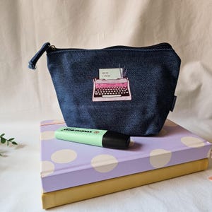 Borsa per macchina da scrivere, astuccio per matite in denim riciclato, beauty case con cerniera, beauty case Coquette, regalo per lei