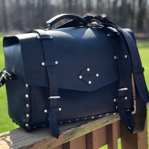No-Sew Rivets only DIY Leather Laptop Briefcase Pattern aux formats PDF et SVG