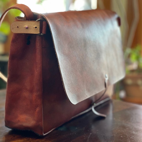 DIY Minimalist Leather Messenger Bag PDF and SVG for Hand or Laser Cutting