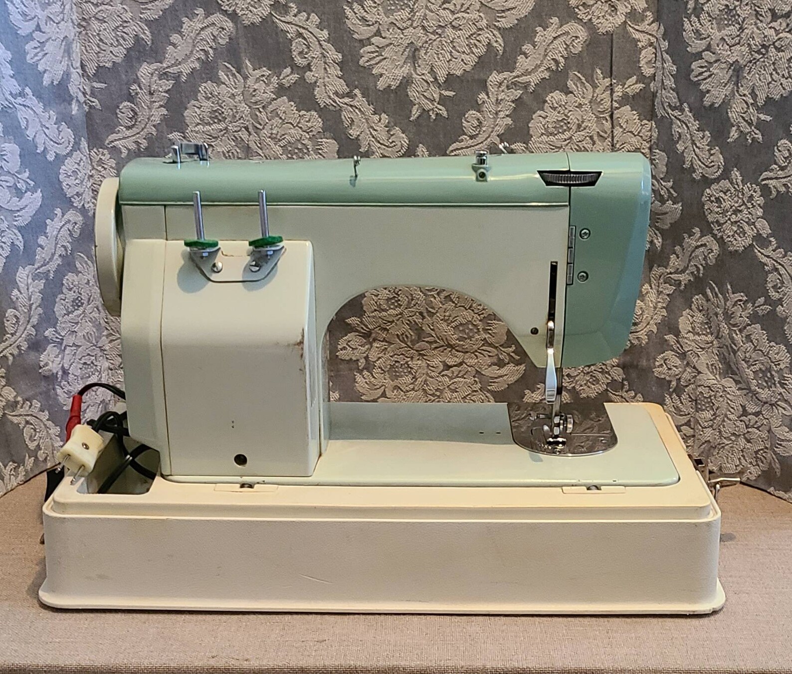 Vintage Dressmaker Model 290 Sewing Machine Vintage Sewing Etsy