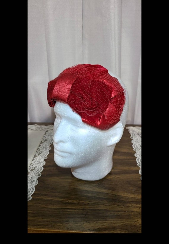 Vintage Red Velvet Silk Satin 50s Cocktail Hat Fa… - image 1