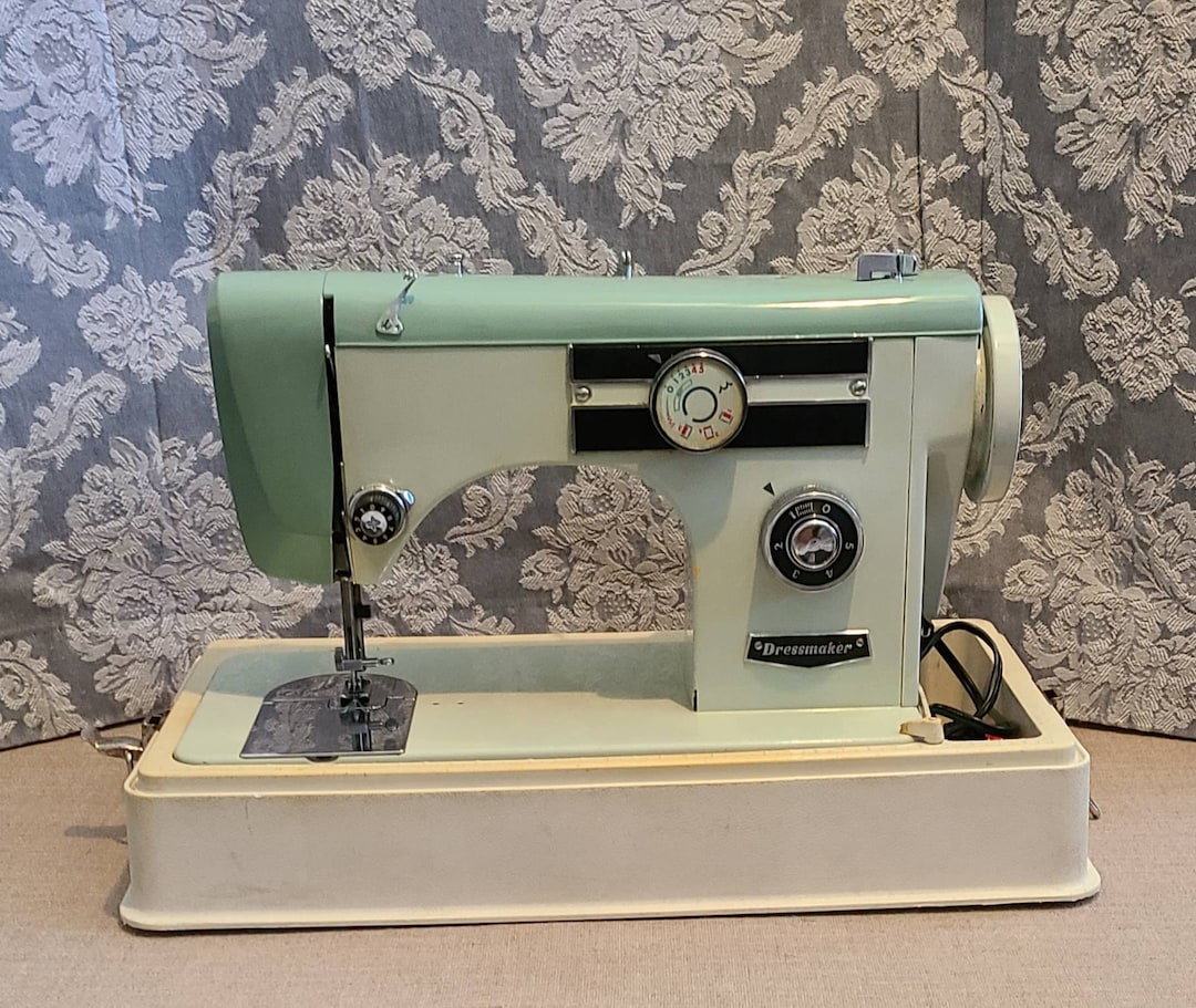 Vintage Dressmaker Model 290 Sewing Machine Vintage Sewing Machine