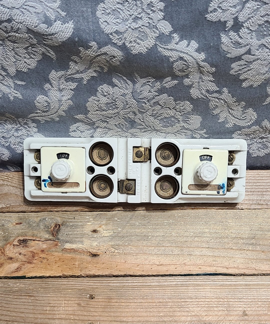 Vintage Porcelian Socket Fuse Block 10amp 125v W/mica Window Fuse W/und