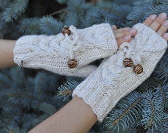 Chunky beige mittens, Winter beige mittens, Mittens with big beads, Thick thread mittens