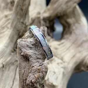 Handgemachter Opal Inlay Ring, Feuer und Schnee Opal, Edelstahl Comfort Band, Damenring, Herrenring