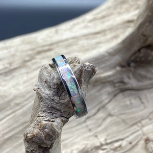 Handgemaakte opaal inleg ring, perziken en crème opaal, roestvrij stalen band, womens ring, heren band