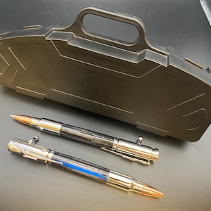 Penna Bolt Action fatta a mano sottile linea blu e set di matite con astuccio, bandiera sottomessa sottile linea blu e cromo lucido, regalo di pensionamento, polizia