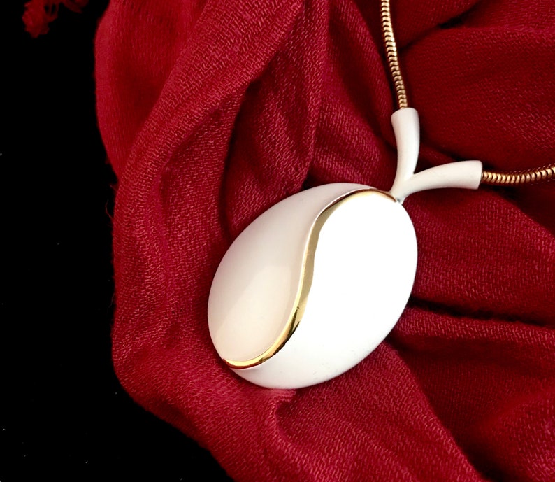 Vintage Long Snake Chain White Enamel Pendant Necklace