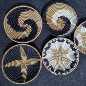 Handwoven Ugandan Grass Basket: 30cm Dark Blue & Gold Bowl
