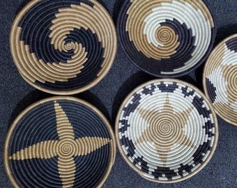 Handwoven Ugandan Grass Basket: 30cm Dark Blue & Gold Bowl