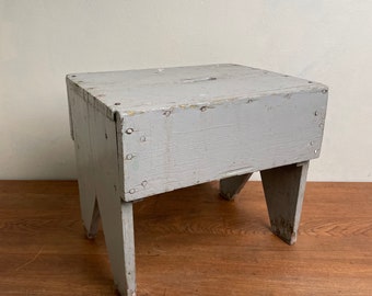 Antique Primitive Gray Step Stool