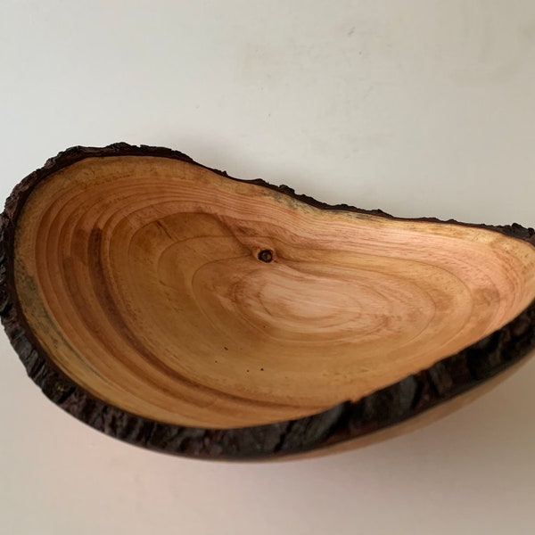 Handmade wooden bowl. Wood turned bowl - decorative wooden bowl - handmade - live edge bowl - pine