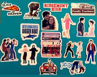 ¡Pegatinas de películas de los 80! ¡Todas tus favoritas de los 80! Pegatinas de vinilo mate e impermeables, ideales para tu botella de agua, portátil y mucho más.