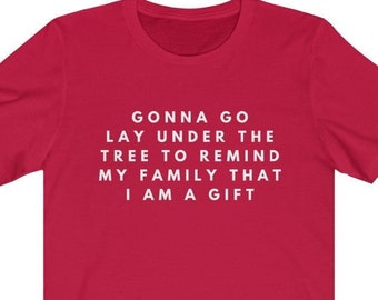 Christmas - Gonna Lay Under the Tree to Remind My Family I'm a Gift T-Shirt Funny Holiday for Him Xmas Present Shirts Party White Elephant