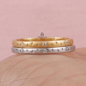 Alliance éternité étoile dorée finition mate Jonc plat minimaliste et confortable, Alliance minimaliste pavé d'étoiles moissanite Alliance céleste en or 14 carats