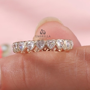 Heart Moissanite Wedding Band, 14K Bezel Set Wedding Ring, Art Deco Eternity Band, Stacking Ring, Valentine Gift for Girlfriend,gift for her